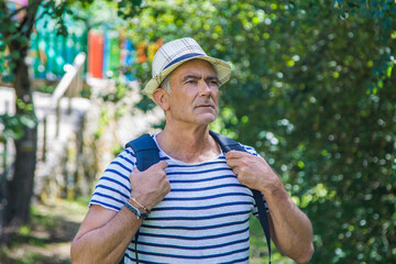 Obraz premium tourist with backpack walking through the countryside