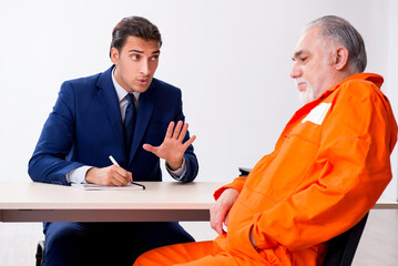 Old captive meeting with advocate in pre-trial detention