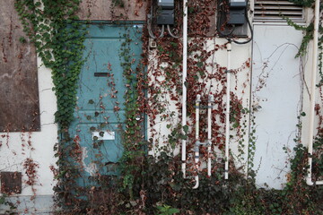 廃墟になった集合住宅　old abandoned apartment