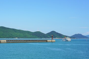 瀬戸内海の高松港沖の景色