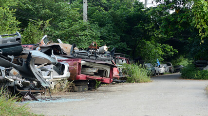 Obraz premium Chiang Mai, Thailand - September 5, 2020. Dirty and wreck cars at the car cemetery.