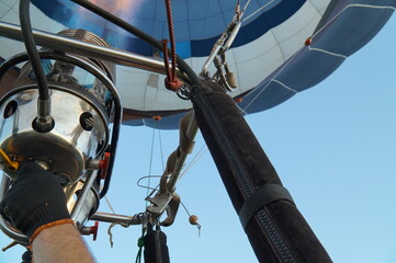 Gas burner, thanks to which the balloon heats up and flies.