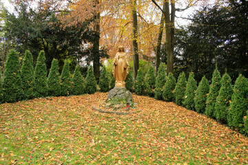 Maria Statue, Kloster, St. Bonifatius Kloster, Huenfeld, Hessen, Deutschland, Europa