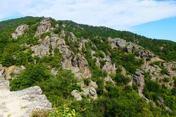 Felsenlandschaft am Aufstieg zur Ruine Dürnstein