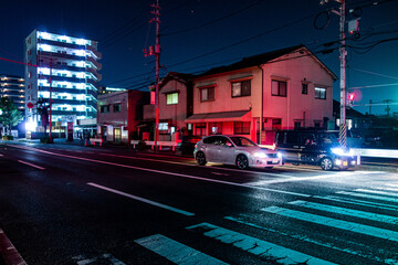 夜の幹線道路