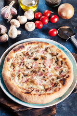 Pizza Bianca with bacon and mushrooms