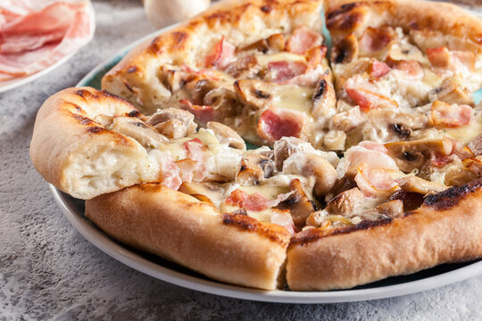 Pizza Bianca with bacon and mushrooms