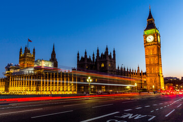 big ben and houses of parliament in london at night - obrazy, fototapety, plakaty