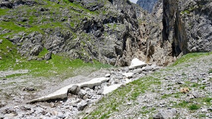 Reste eines Gletschers in den Alpen