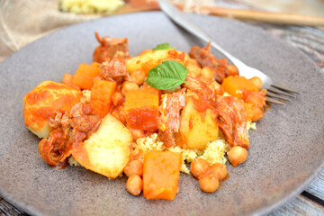 couscous piatto tipico arabo con zucca ceci patate agnello pomodori