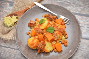 couscous piatto tipico arabo con zucca ceci patate agnello pomodori