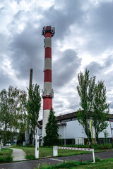 antennes r&eacute;seau sur une chemin&eacute;e industriel