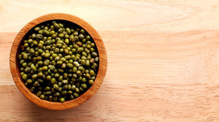Fototapeta na wymiar Green bean seeds in a wooden bowl
