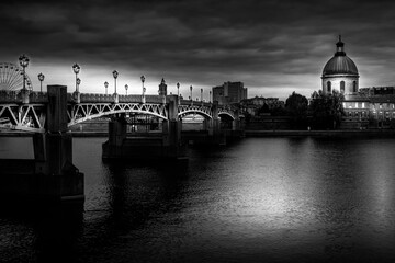 Obraz na płótnie Canvas black and white image of the Saint Pierre bridge in Toulouse