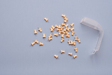 Push pins ging to be eaten by box