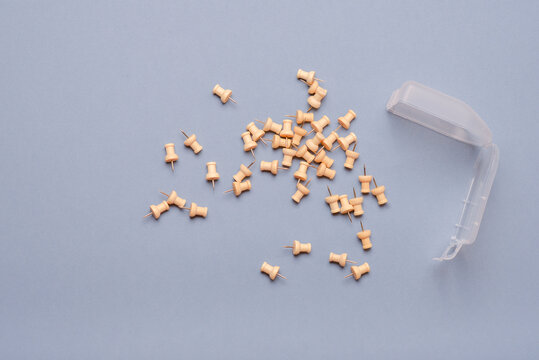 Push pins ging to be eaten by box