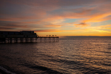 Fototapeta na wymiar beautiful sun set over sea