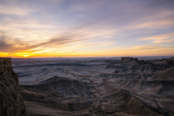 Fototapeta na wymiar Sunrise at Moonscape Overlook in Utah