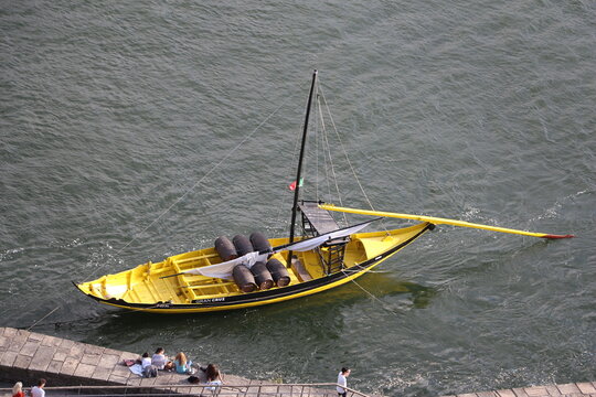 Barco Rebelo, onde se transporta o vinho do Porto.