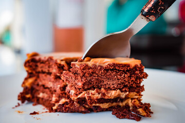 chocotorta comida fácil postre dulce con crema galletas de chocolate y dulce de leche típico de...