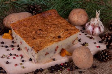 Babka ziemniaczana, kugiel, Rejbak, kurpie, jedzenie, jedzenie regionalne, kiełbasa, ziemniaki