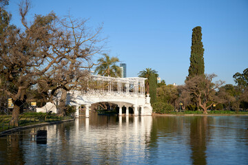 Obraz premium Bridge to the rose garden, closed because of covid outbreak, in Buenos Aires
