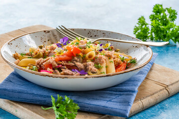 Tuna and roasted pepper pasta salad