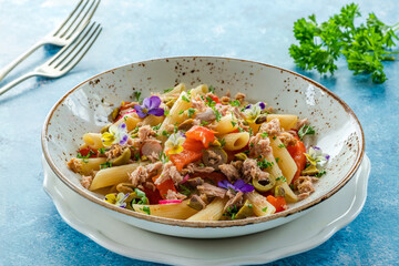 Tuna and roasted pepper pasta salad