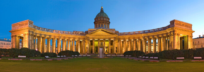 Fototapeta premium Saint Petersburg - panorama Of The Kazan Cathedral. 