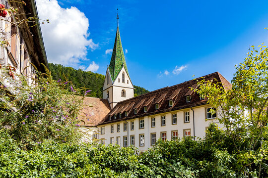 Kloster Blaubeuren in der Landschaft