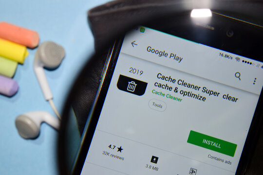 Cache Cleaner Super, clear cache & Optimize dev app with magnifying on Smartphone screen. Optimize is a freeware web browser developed by Cache Cleaner