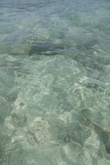 acqua cristallina con fondale sabbioso