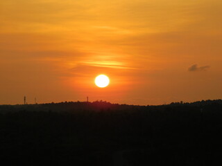 Obraz premium Sunset view of the beautiful orange sun