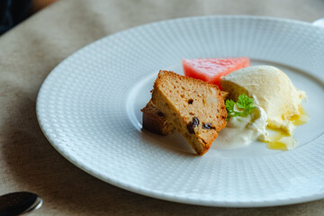 シフォンケーキとオレンジムース　デザート　ランチ　レストラン