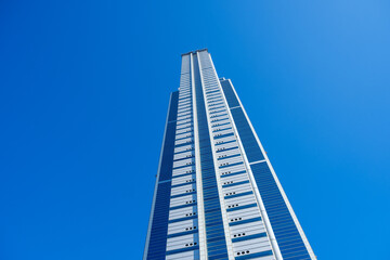 青空と大阪府庁　咲洲庁舎　WTCセンター　高層ビル