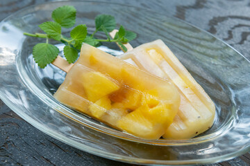 フルーツのアイスキャンディー　