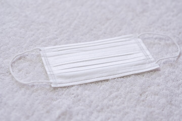 不織布マスク　使い捨て