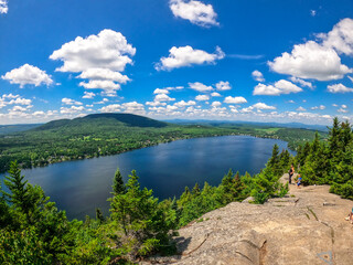 Reflet du sommet dans le lac - Mount Pinacle - Quebec - Canada