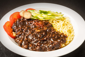 ジャージャー麺　zhajiangmian