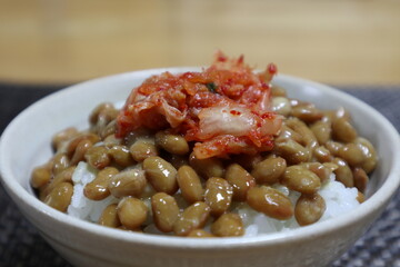 炊き立てのご飯とキムチ納豆