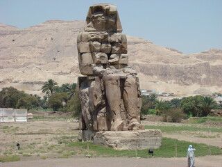 ramses statues in egypt