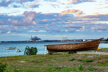 Obraz premium fishing boats on the beach of Point Aux Sable in the west coast of the republic of Mauritius.