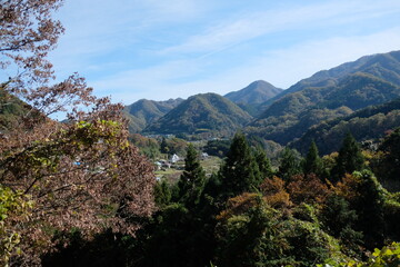 深まる秋、山の紅葉。autumn season in a mountain area, Japan 