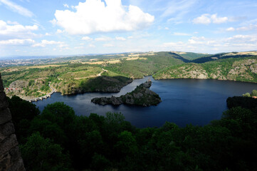 Fototapeta premium Roche la moliere, Lago desde castillo