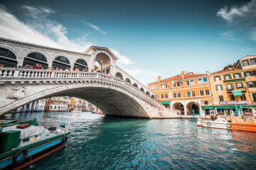 Ponte di Rialto a Venezia, Italia. - obrazy, fototapety, plakaty