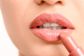 Young woman applying makeup, closeup