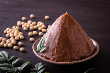 日本の伝統的な調味料、赤味噌