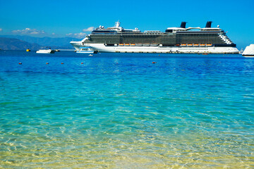 Haiti, Caribbean, Cruise ship off the coast.
Ocean Liner is located off the island of Haiti (Caribbean).