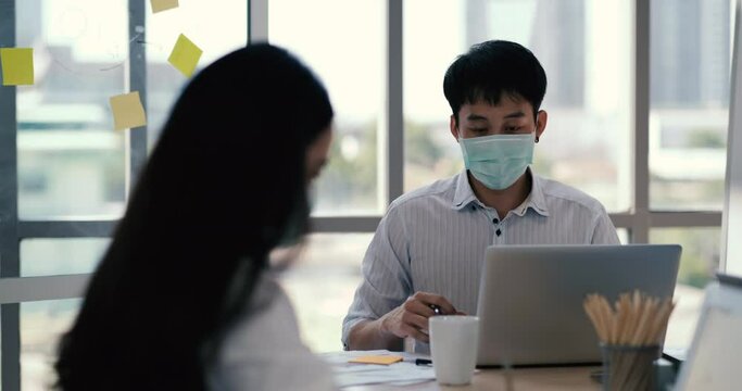 Asian business man in medical mark hand holding note paper meeting.