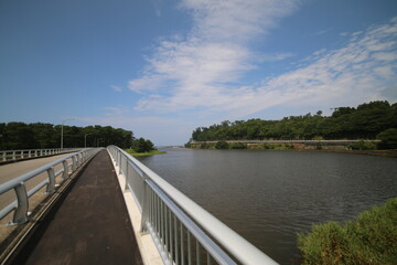 山形庄内の空と川の風景